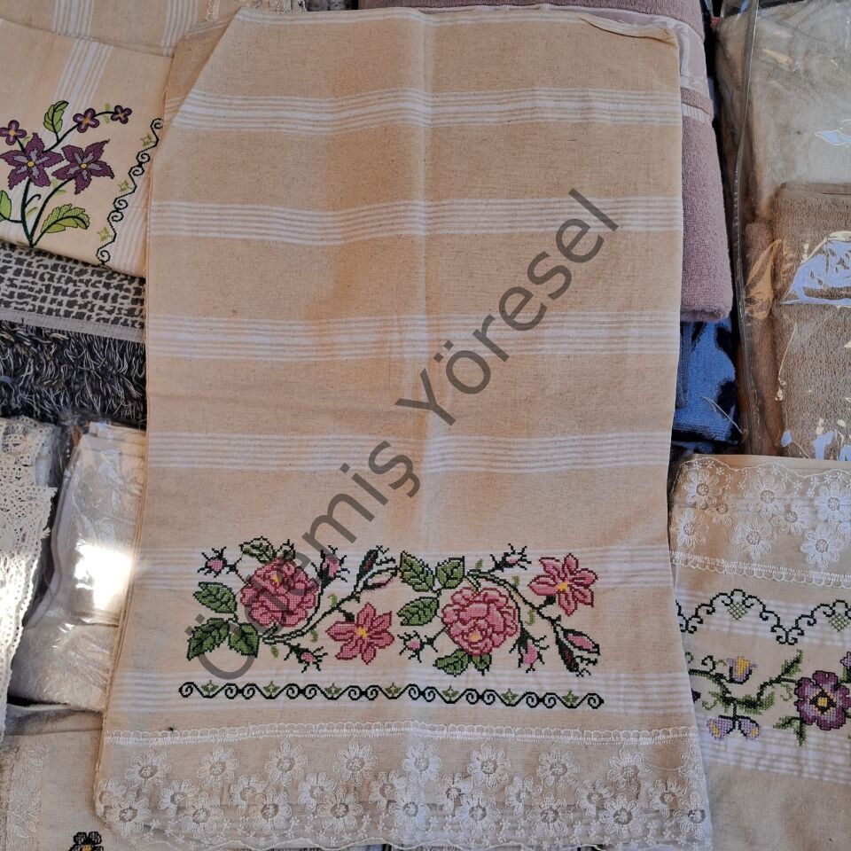 Yastık Kılıfı Kanaviçe  Gül