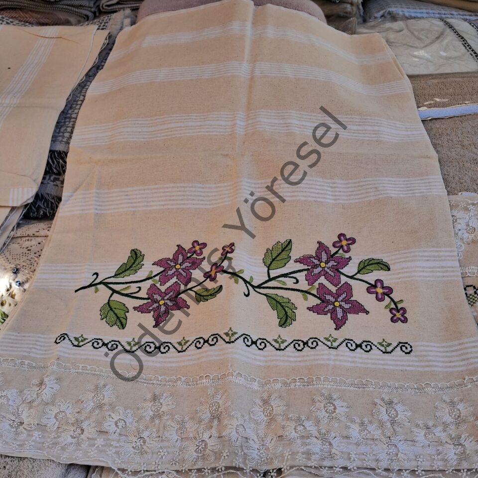 Yastık Kılıfı Kanaviçe Zambak